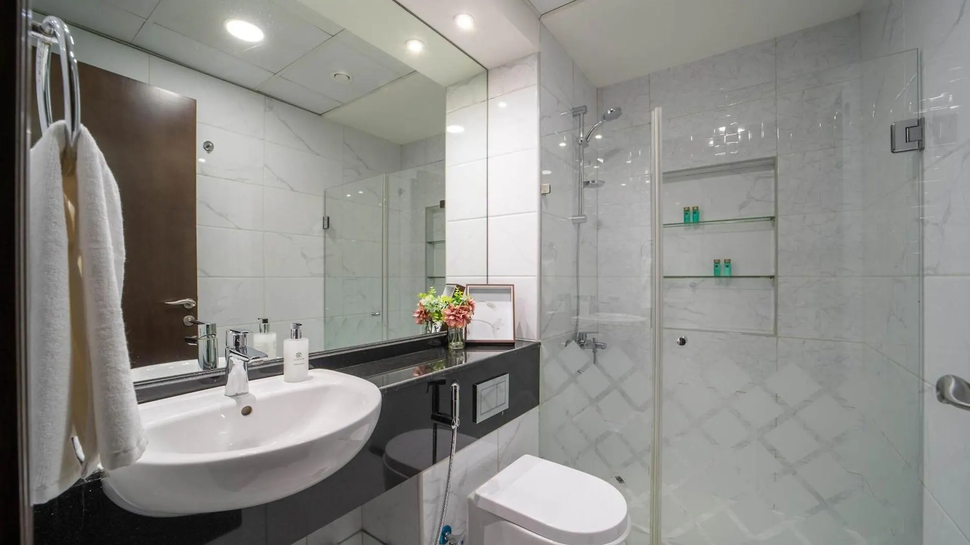 Frank Porter - G24 Tower Dubai Apartment